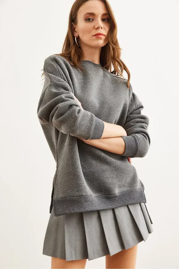 Женский антрацитовый толстый свитшот с деталями на молнии и флисовой подкладкой внутри SWT-19000624 - 5