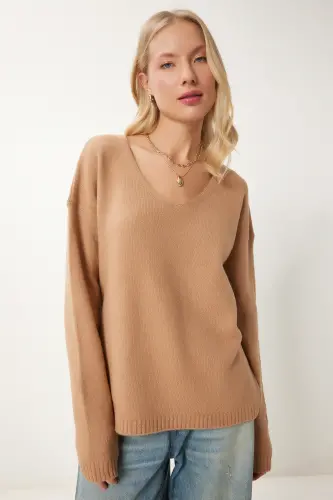Женский бисквитный трикотажный свитер с V-образным вырезом ZA00063-Бисквит - HAPPINESS İSTANBUL (1)