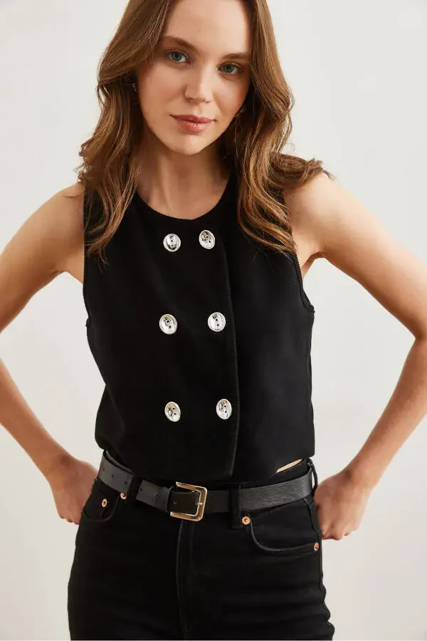 Женский Черный Трикотажный Жилет с Двумя Серебряными Пуговицами - 4