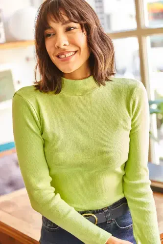 Женский фисташковый зеленый облегающий боди с высоким воротом и начесом BLZ-19000599-Фисташковый зеленый - 3