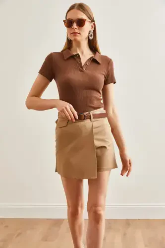 Женский Габардиновый Хлопковый Плащ с Норковым Поясом и Деталью на Клапане - 3