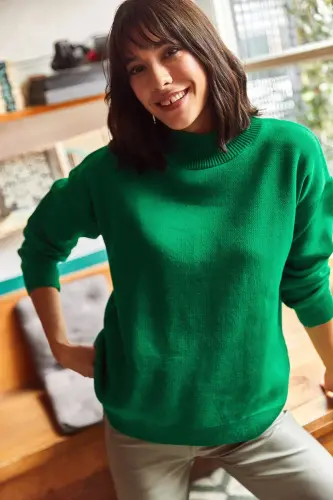 Женский изумрудно-зеленый свитер с высоким воротником, мягкий, свободный трикотаж - изумрудно-зеленый - OLALOOK (1)