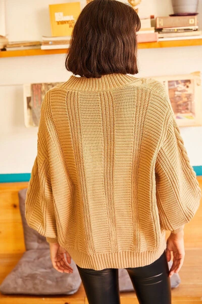 Женский кардиган крупной вязки цвета кофе с молоком HRK-19000082 - 6