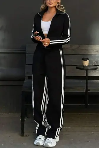 Женский комплект: блузка из вискозы с длинными рукавами, короткая, на молнии спереди, и брюки из двухниточной ткани. - 3