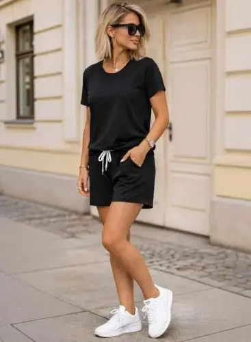 Женский комплект из двух предметов: блузка с коротким рукавом и круглым вырезом из вискозной двухнитки и шорты - BÜYÜKBEDENIZ (1)