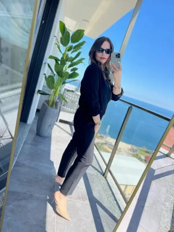 Женский комплект из модала: куртка с длинными рукавами на молнии и брюки - 3