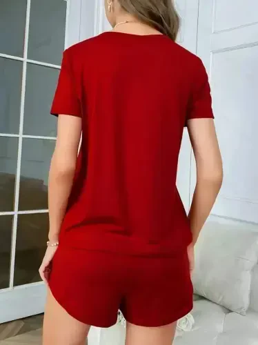 Женский комплект из вискозы с принтом, состоящий из футболки с короткими рукавами и круглым вырезом и шорт. - BÜYÜKBEDENIZ (1)