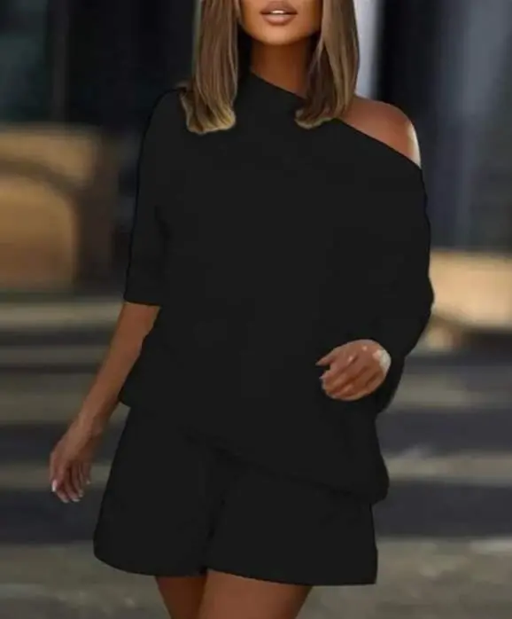 Женский костюм двойка: блузка с вырезом лодочкой, свободного кроя, из двухниточного трикотажа и шорты. - 3