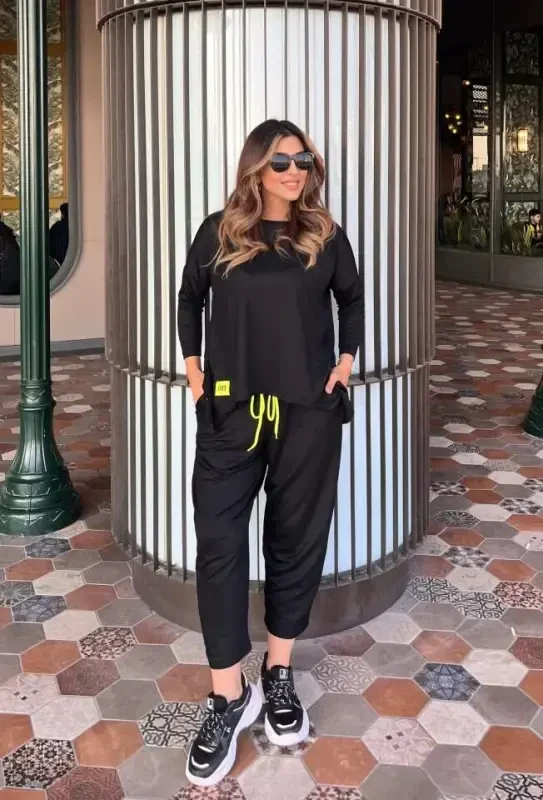 Женский костюм двойка из двухниточной вискозной хлопковой ткани с деталями отделки. - 2