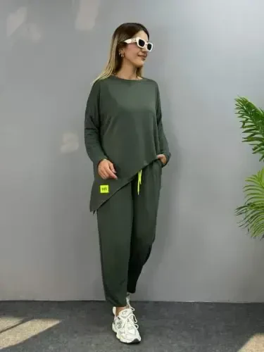 Женский костюм двойка из двухниточной вискозной хлопковой ткани с деталью в виде герба - BÜYÜKBEDENIZ (1)