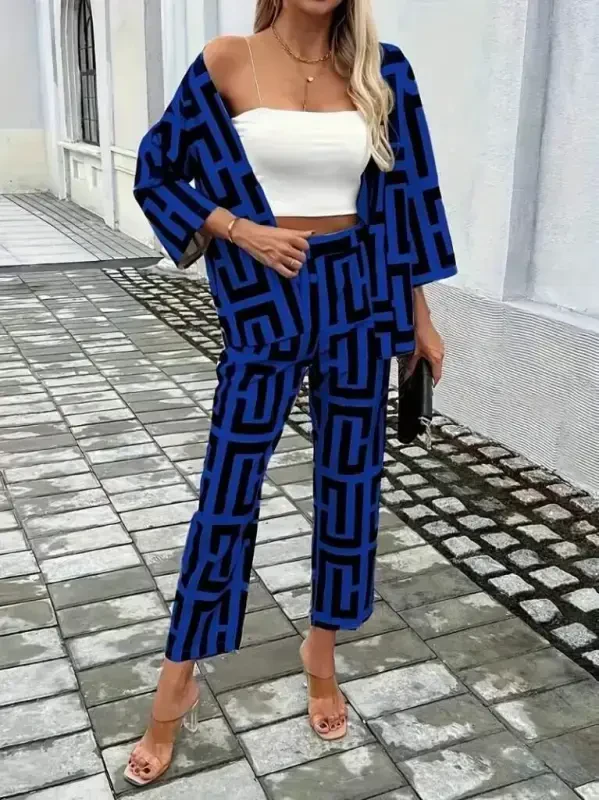 Женский костюм двойка: куртка на молнии с длинными рукавами и узорчатый двуниточный жакет с брюками. - BÜYÜKBEDENIZ