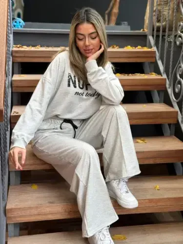 Женский костюм двойка с длинными рукавами, надписью 