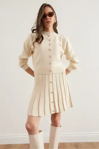 Женский кремовый кардиган с пуговицами и плиссированной юбкой, трикотажный костюм TKM-19000332-Cream - 3