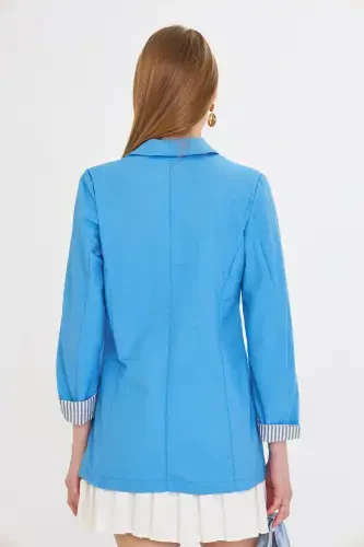 Женский пиджак индиго с полосками на рукавах и одной пуговицей ARM-22K001122-Индиго - 4