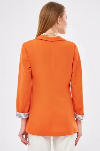 Женский пиджак светло-оранжевый с полосками на рукавах на одной пуговице ARM-22K001122-Светло-оранжевый - 4