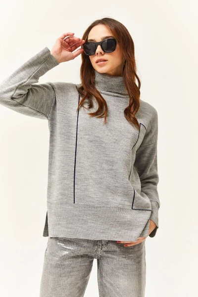 Женский серый свитер с высоким воротником и полосатыми деталями KZK-19000791 - 4