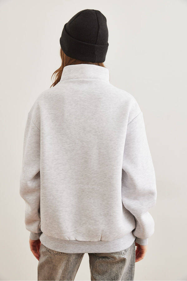 Женский серый свитшот в полоску с чертополохом на молнии SWT-19000711 - 6