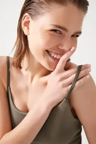 Женский спортивный бюстгальтер на бретелях из визона с легкой поддержкой и чашками Straps-Haki - 4