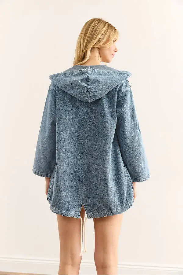 Женский светло-голубой джинсовый оверсайз худи с капюшоном и карманами CKT-19000389 - 6