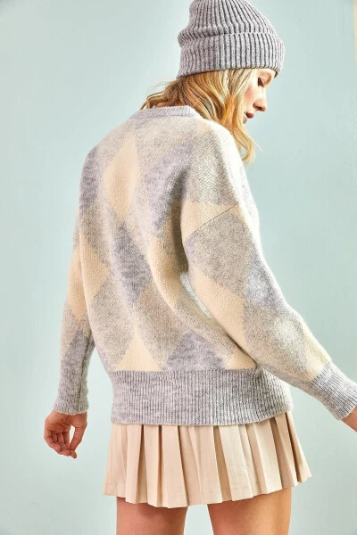 Женский свитер с квадратным узором - 6