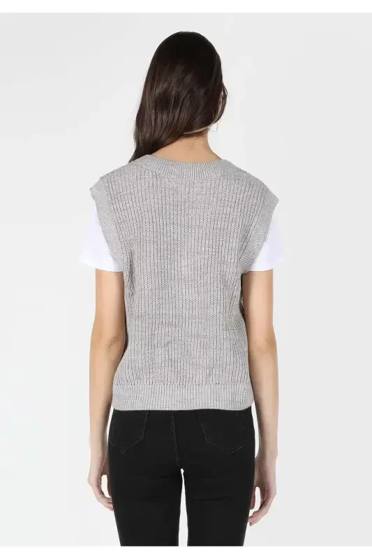 Женский свитер с V-образным вырезом, свободного кроя, серого цвета. Cl1062235 - 2