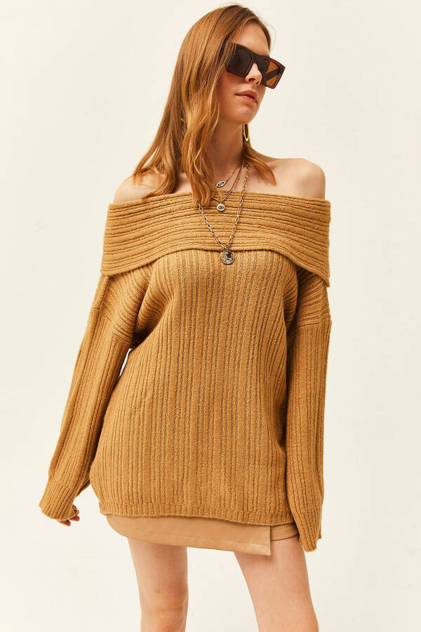 Женский свободный трикотажный свитер с фактурным воротником Madonna КМК-19000732 - 1