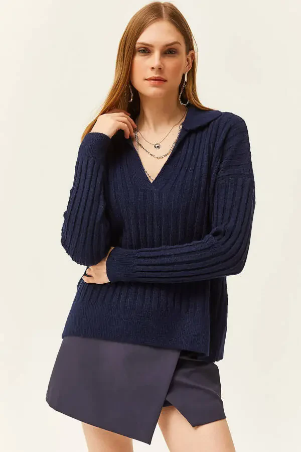 Женский темно-синий свитер с воротником поло, крупной вязкой и мягкой текстурой KZK-19000764 - 1