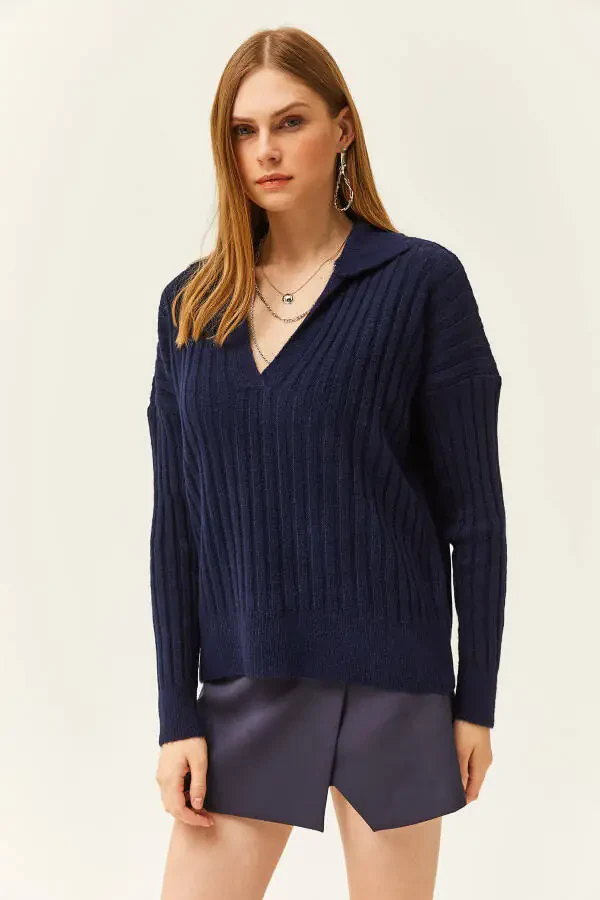 Женский темно-синий свитер с воротником поло, крупной вязкой и мягкой текстурой KZK-19000764 - 4