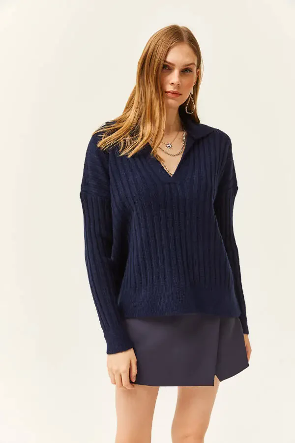 Женский темно-синий свитер с воротником поло, крупной вязкой и мягкой текстурой KZK-19000764 - 6