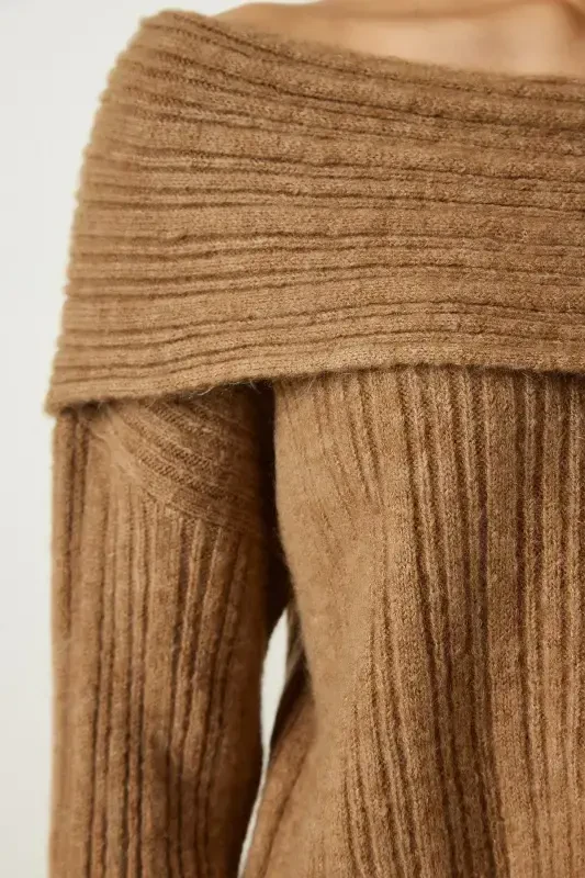 Женский трикотажный джемпер Camel Madonna с воротником PF00049-Camel - 5