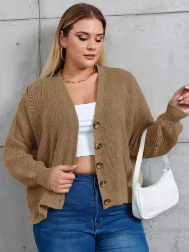 Женский Трикотажный Кардиган Большого Размера на Пяти Пуговицах - 1
