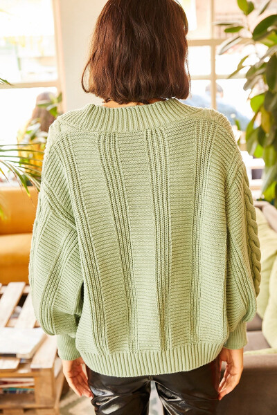 Женский трикотажный кардиган мятно-зеленого цвета с толстой косичкой HRK-19000082 - 7