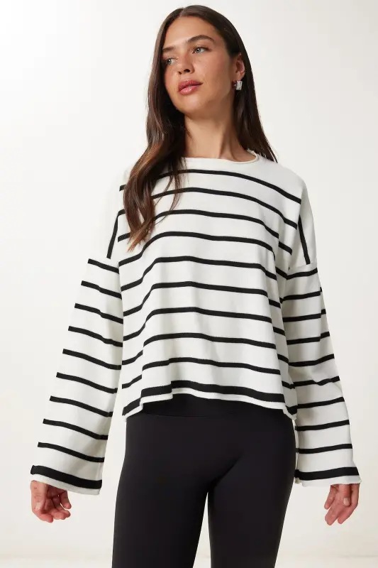 Женский трикотажный кроп-худи в черно-белую полоску oversize US00659 - 2