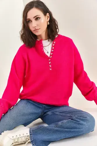 Женский трикотажный свитер в рубчик с воротником-стойкой и застежкой на пуговицах - Розовый - 3