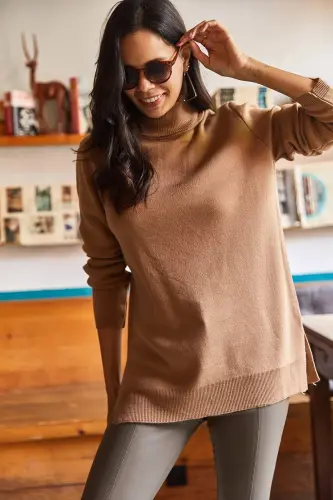 Женский верблюжий свитер с высоким воротником и разрезами по бокам, мягкий трикотаж KZK-19000566-Camel - 3