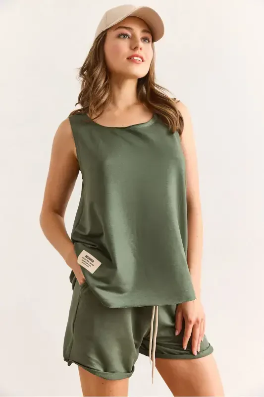 Женский Зеленый Костюм с Шортами и Деталями в Виде Кристаллов TKM- - 1