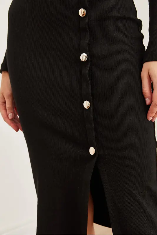 Женское Черное Платье Миди Эластичное с Разрезом и Деталями на Пуговицах - 6