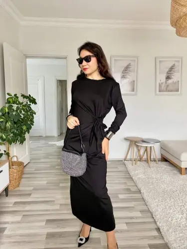 Женское длинное платье из вискозы с длинными рукавами, круглым вырезом, перекрестной завязкой на талии, разрезом сбоку и двухниточной вязкой. - 12