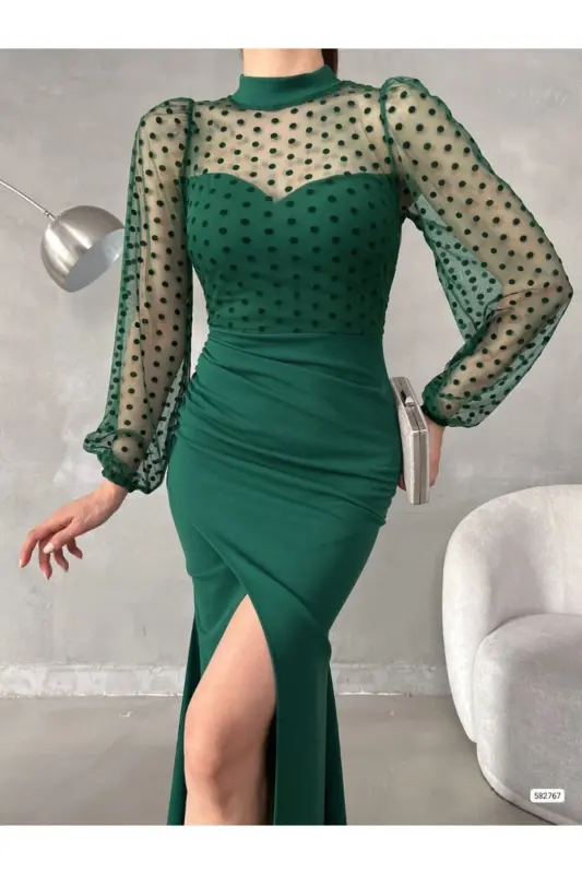 Женское изумрудное платье макси большого размера с деталями из тюля на вырезе «рыбка» и разрезом - изумрудно-зеленое - 4