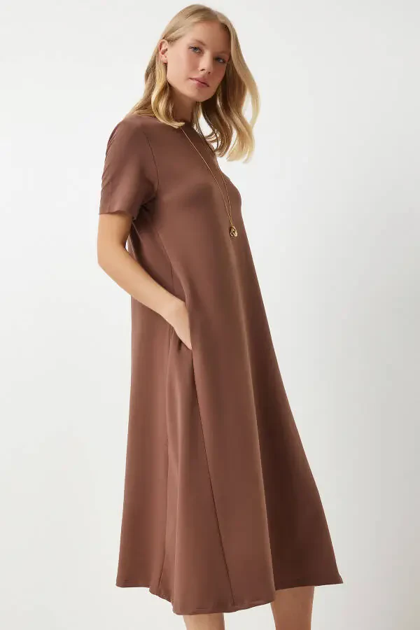 Женское коричневое летнее трикотажное платье А-силуэта UB000 - 4