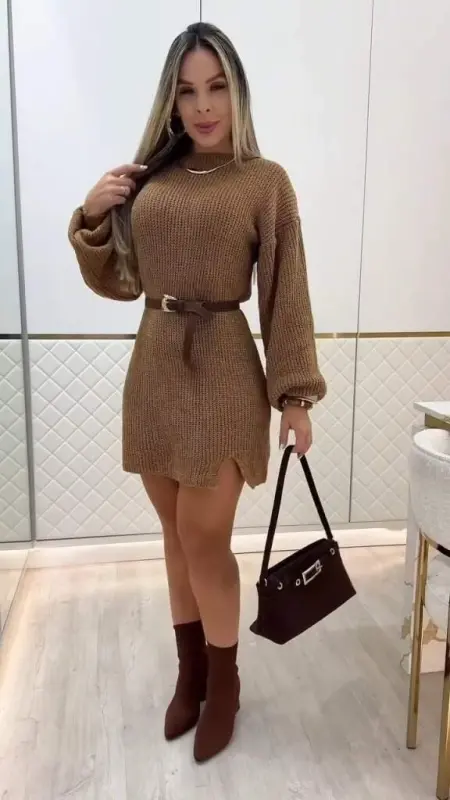 Женское короткое трикотажное платье с длинными рукавами и круглым вырезом - 1