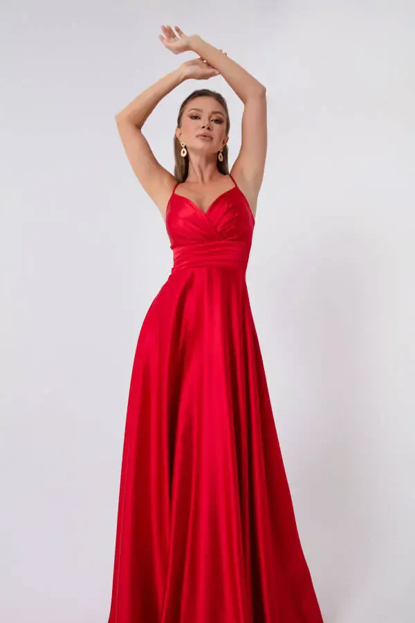 Женское Красное Платье на Бретелях с Поясом на Талии Атласное Длинное Вечернее - 3