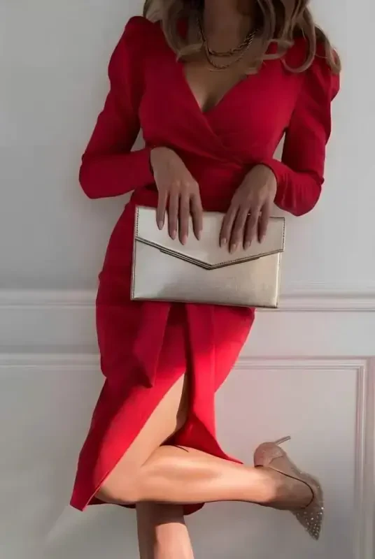 Женское миди-платье импортного крепа с длинными рукавами, запахом, боковым разрезом и поясом на талии. - 2