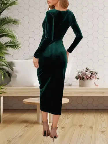 Женское миди-платье из бархата с длинными рукавами, запахом, V-образным вырезом и сборками на талии - BÜYÜKBEDENIZ (1)