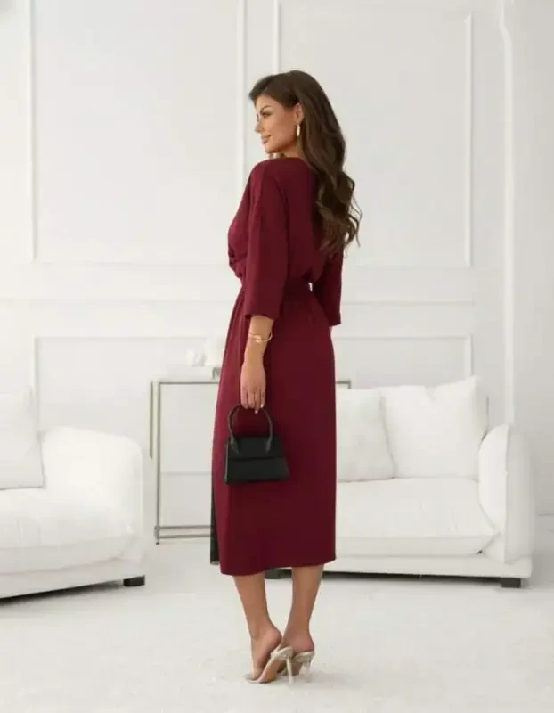 Женское миди-платье из импортного крепа с длинными рукавами, запахом, V-образным вырезом и боковой кружевной отделкой. - 3