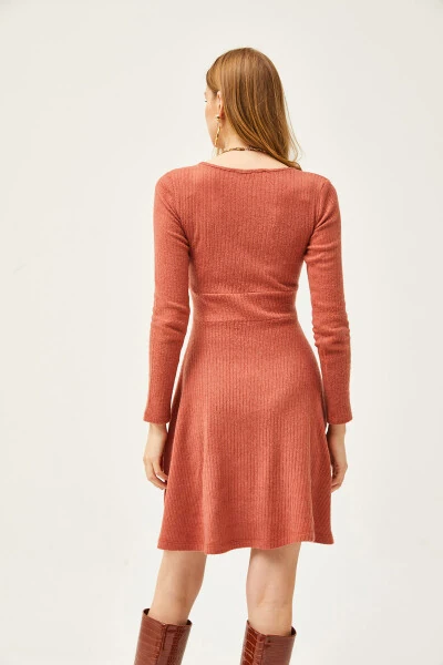 Женское мини-платье с V-образным вырезом и оборками цвета терракоты ELB-19002043 - 6