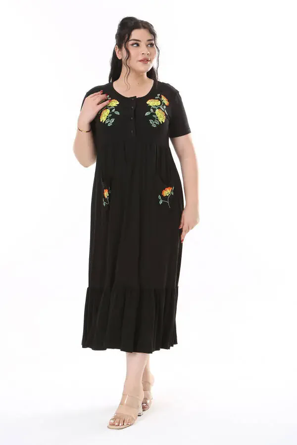 Женское платье большого размера черного цвета с вышивкой, передним разрезом и пуговицами 65N38169 - 7