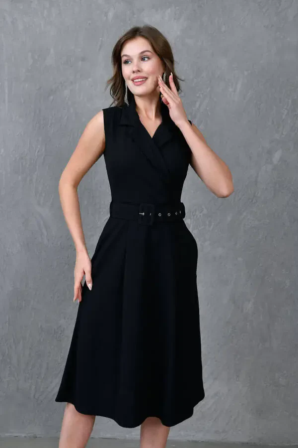 Женское платье-футляр с запахом, поясом и деталями. Платье миди черного цвета с расклешенным кроем. 012 - 6
