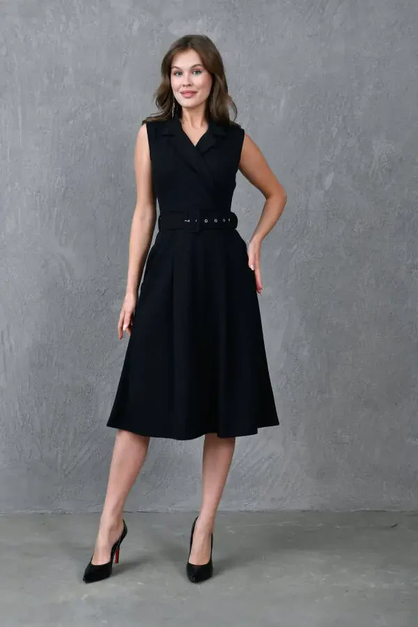 Женское платье-футляр с запахом, поясом и деталями. Платье миди черного цвета с расклешенным кроем. 012 - 7