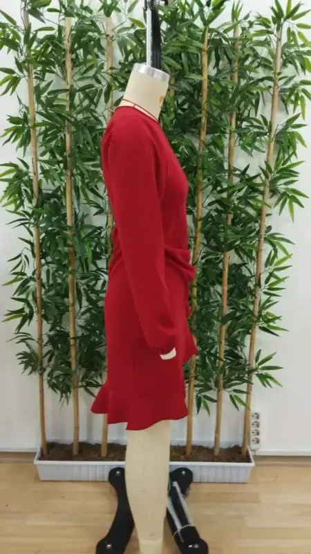 Женское платье из импортного крепа с длинными рукавами, велосипедным воротником и оборкой спереди - 7